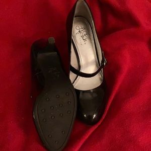 Lifestride black MaryJane Pumps